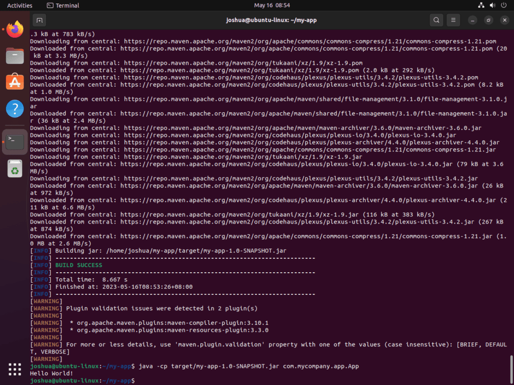 Screenshot of a "Hello World" program executed with Apache Maven on Ubuntu 22.04 or 20.04.