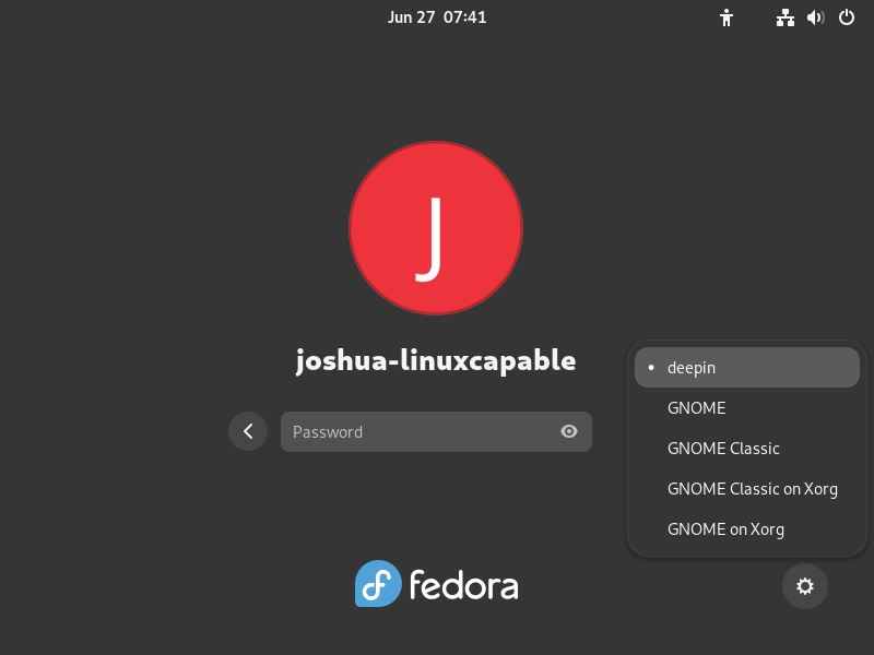 Screenshot displaying Deepin Desktop Environment as an option on the Fedora Linux login screen.