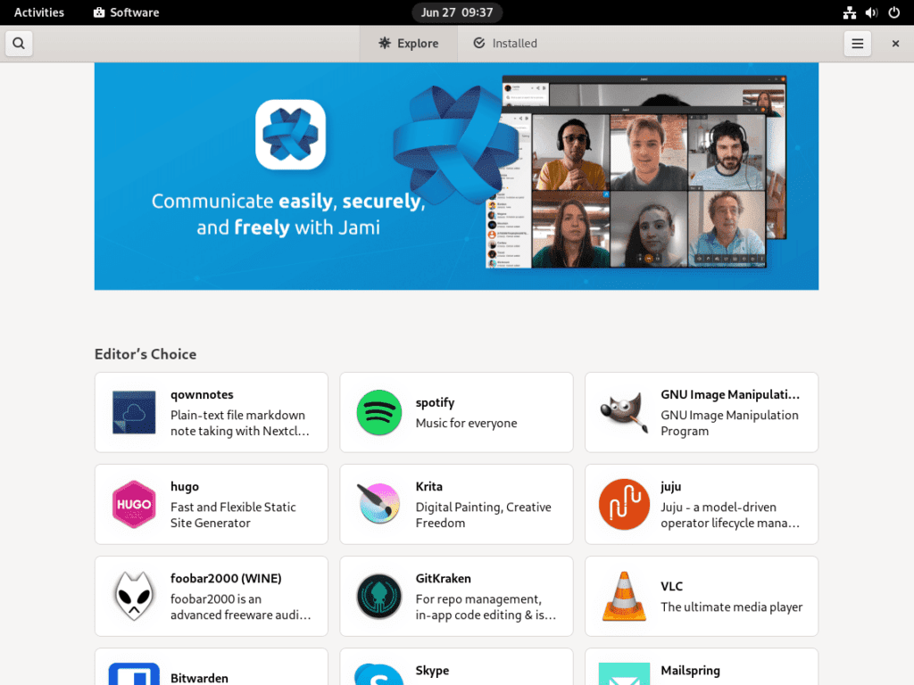 Snap Store open on Fedora Linux desktop